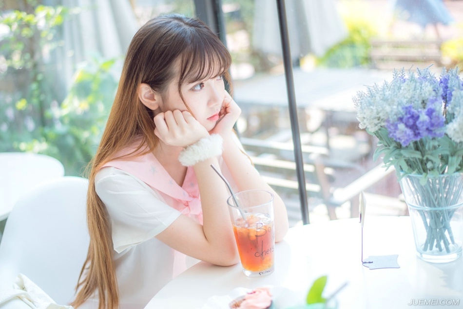 给自己时间，不要焦急，一步一步来，一日一日过，请相信生命的韧性是惊人的，跟自己向上的心去合作，不要放弃对自己的爱护。——三毛《亲爱的三毛》